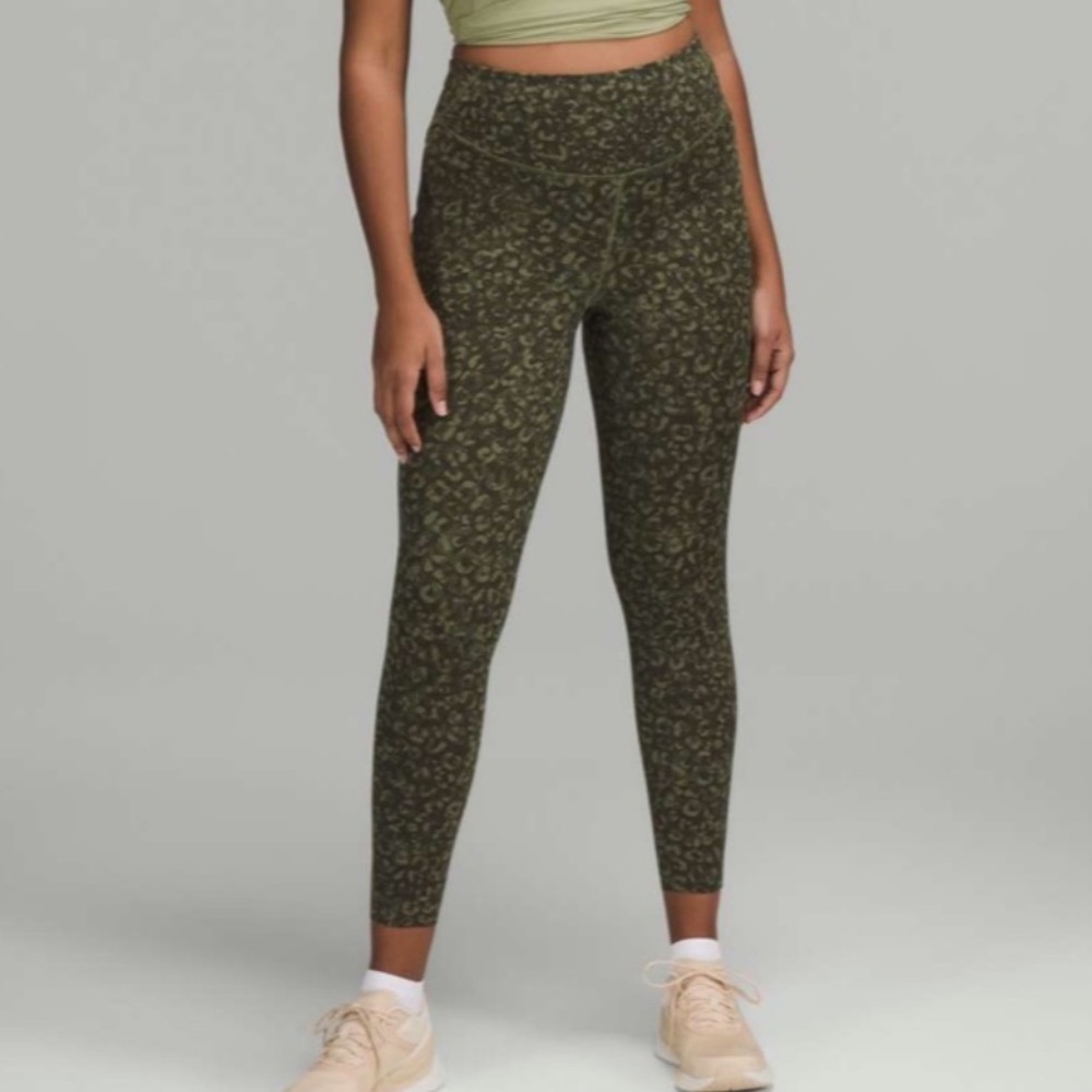 Lululemon yoga pants size 6